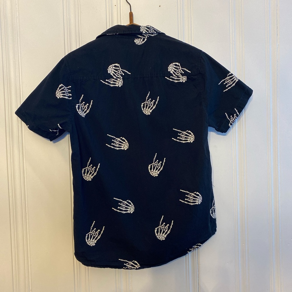 Men’s medium cotton black/white skeleton rock handprint button down short sleeve - Picture 6 of 8